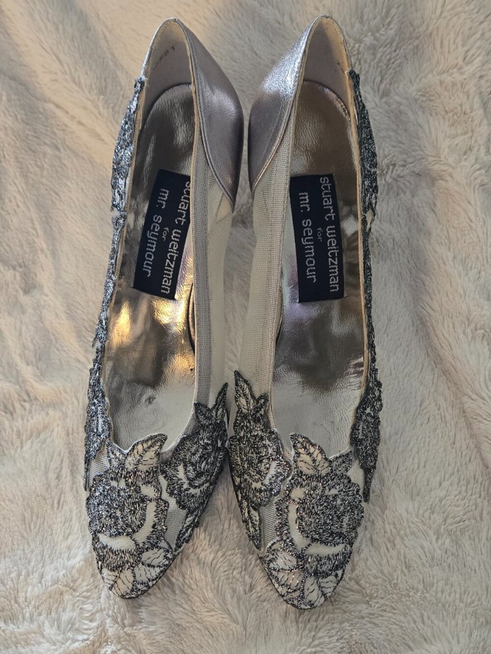 STUART WEITMAN Mr Seymour SILVER PUMPS metallic CHANTILLY LACE high heels